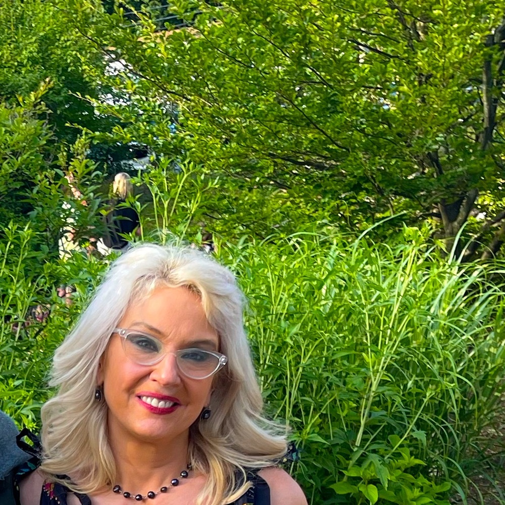 I’m Jill. I’m a mindful shopper 4 authentic & quality items. I may sell soon. 💕